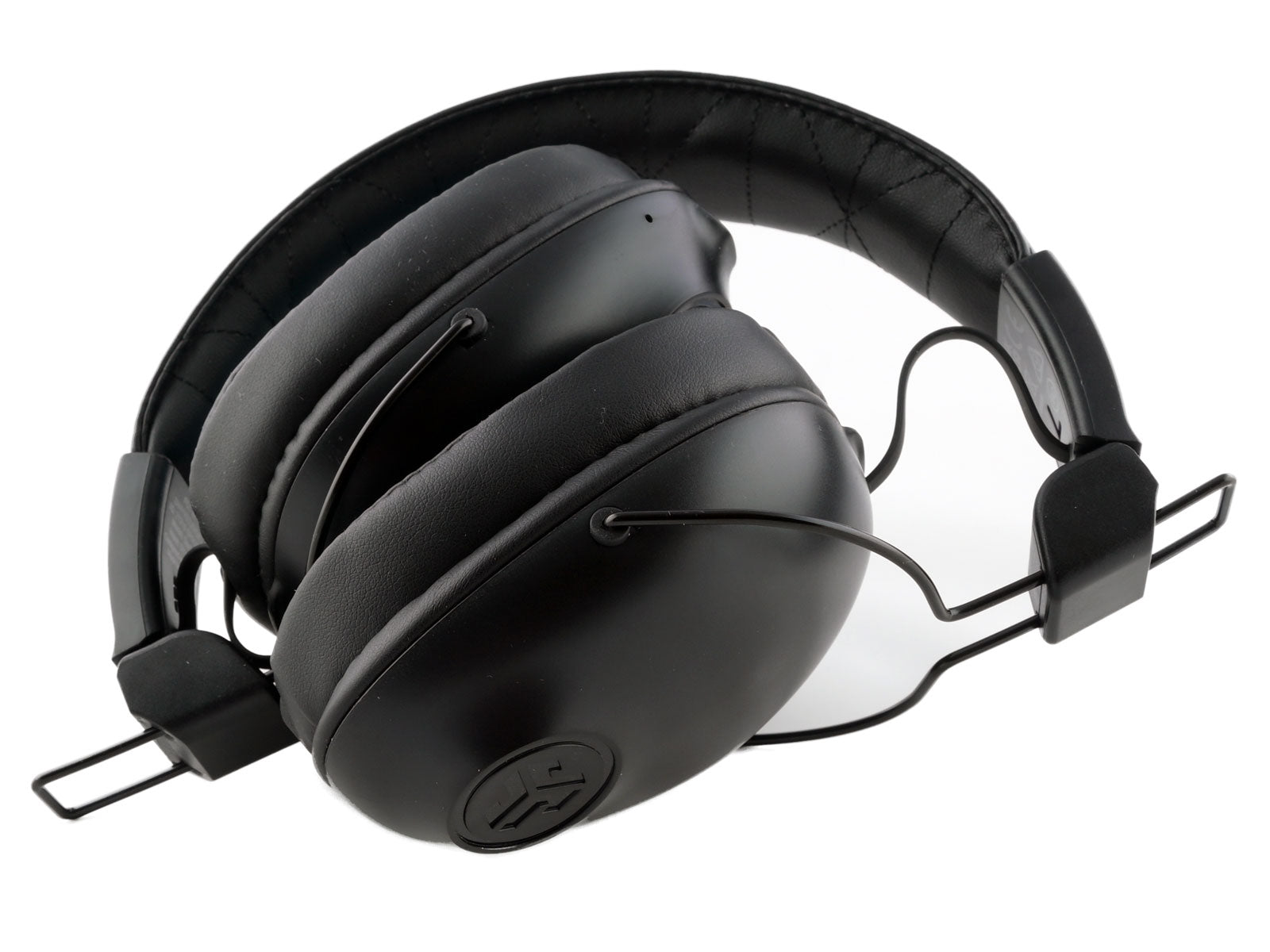 JLab Studio Pro Over-Ear-Kopfhörer platzsparend zusammengeklappt mit weichen Ohrpolstern und verstellbarem Kopfbügel für optimalen Tragekomfort, mit weichen, gepolsterten Ohrmuscheln und einem verstellbaren, gepolsterten Kopfbügel für bequemen Sitz.